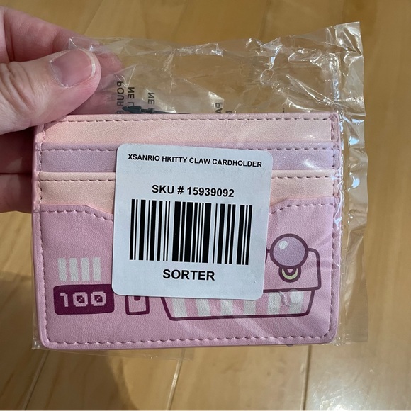New hello kitty and friends claw machine cardholder - Picture 5 of 6